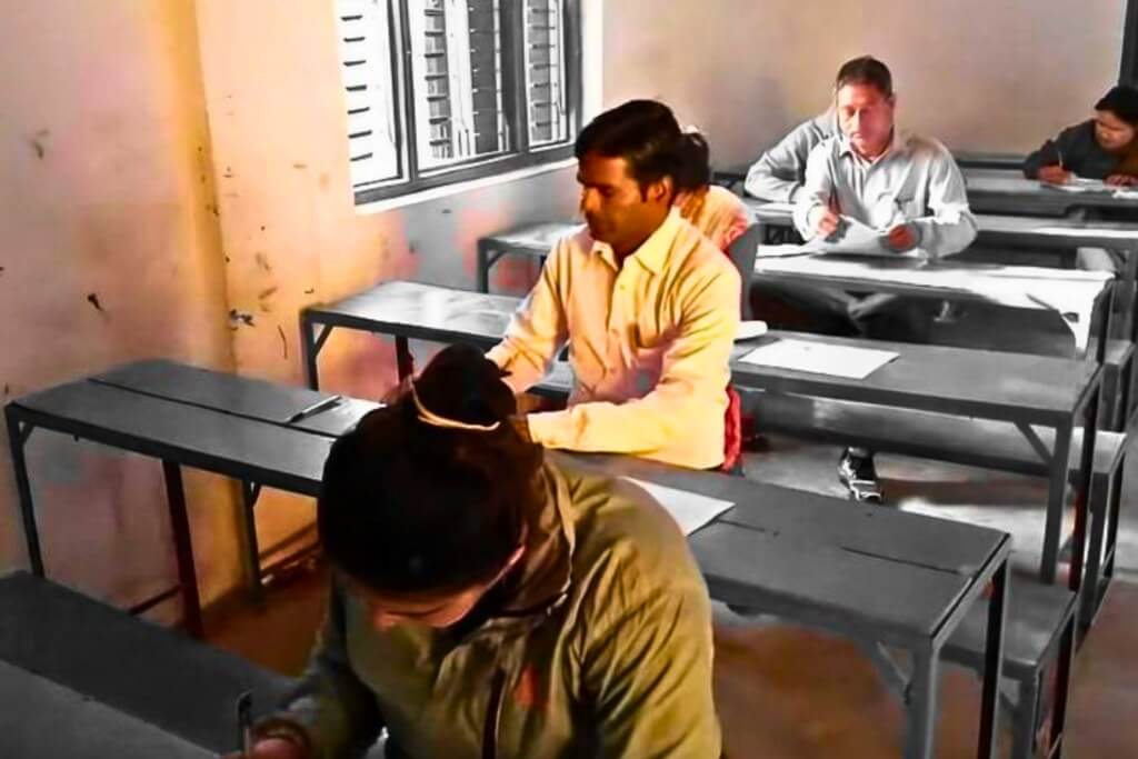 Ward head giving exam