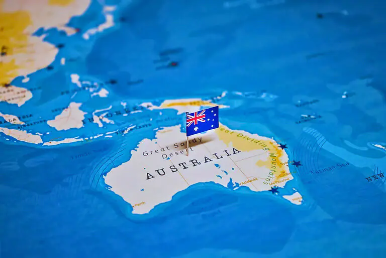 Map of Australia with flag and surrounding regions.