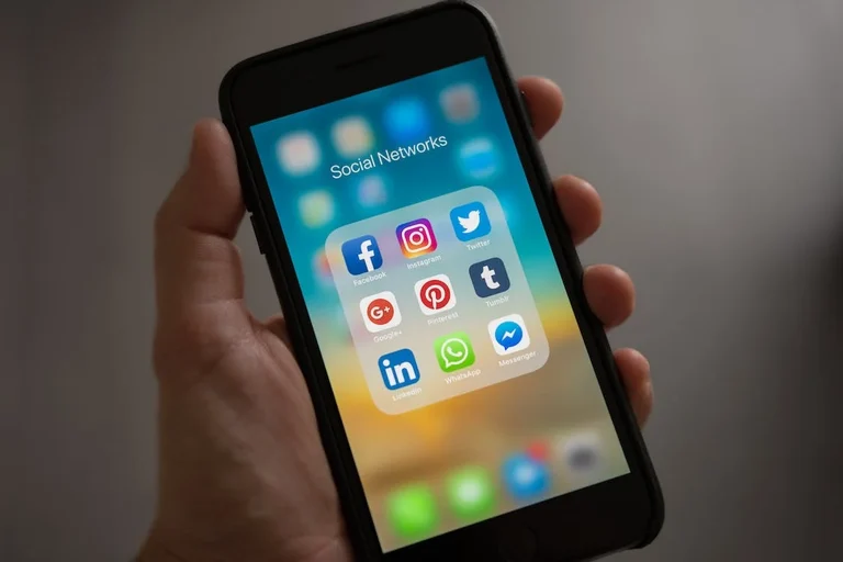 Smartphone screen with social media app icons.